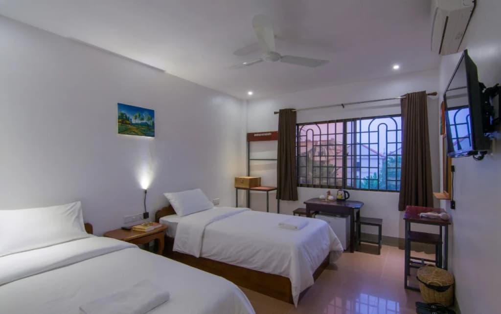 Yellow Hostel - photo 1