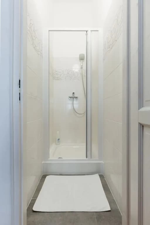 Budapest Apart-NAM-Queen Room - photo 9