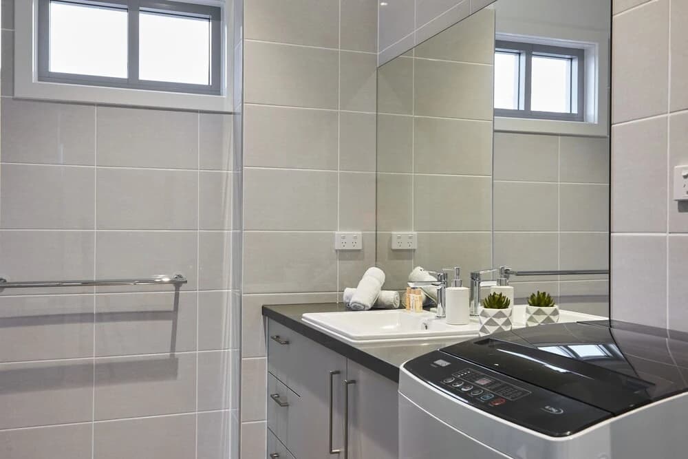 Bright and Updated 1 Bedroom Apartment - photo 9
