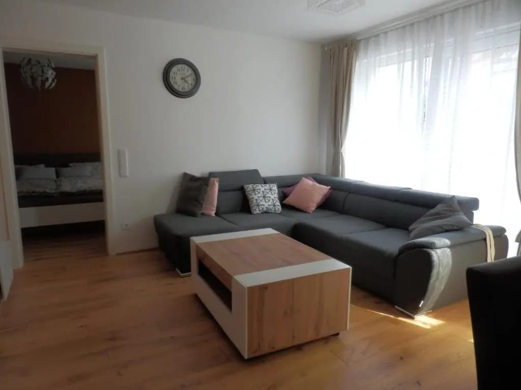 Spacious, Modern 1-bdrm Apt near VIC & Austria Ctr - photo 3
