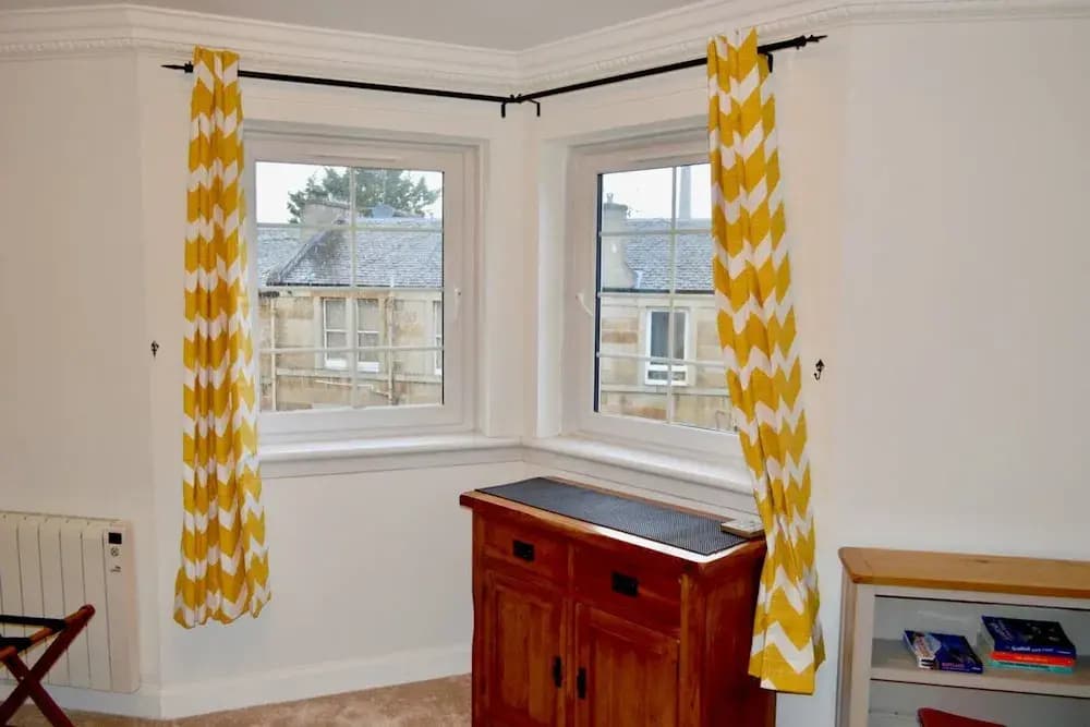 Edinburgh Apartment With Pool and Rooftop Views - photo 3