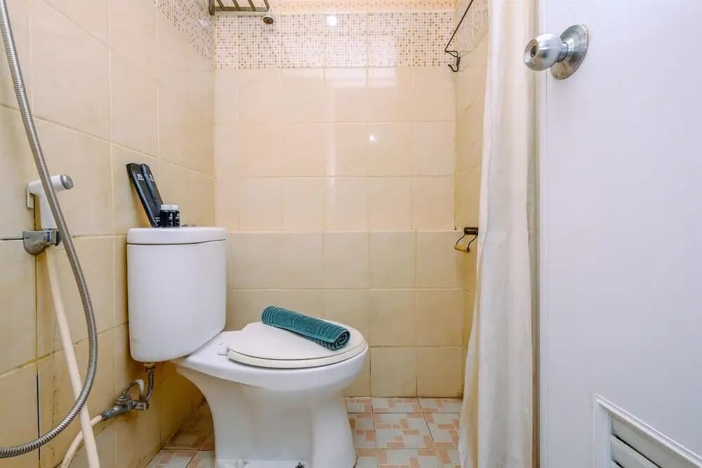 Minimalist And Cozy Style 2Br At Green Pramuka City Apartment - photo 8