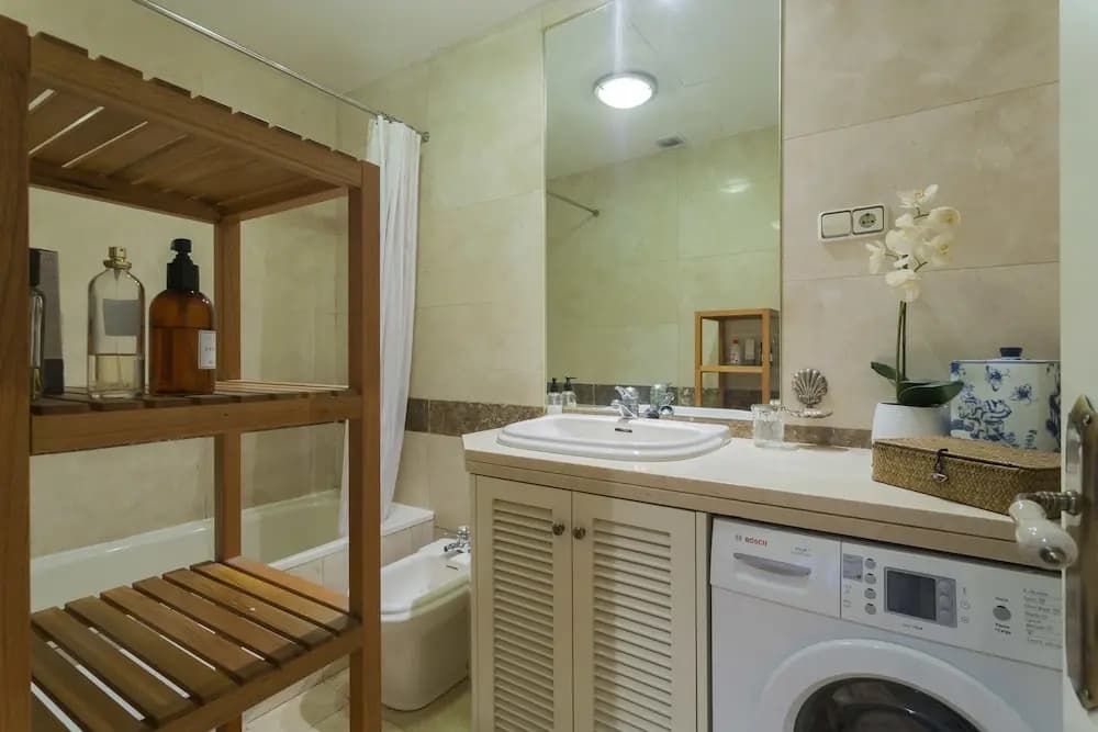 Dobo Rooms Plaza Mayor Comfort - photo 11