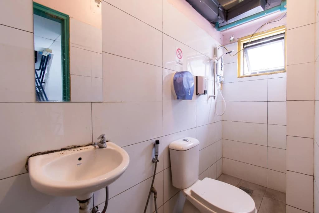 The Travel Hub Guesthouse - photo 7