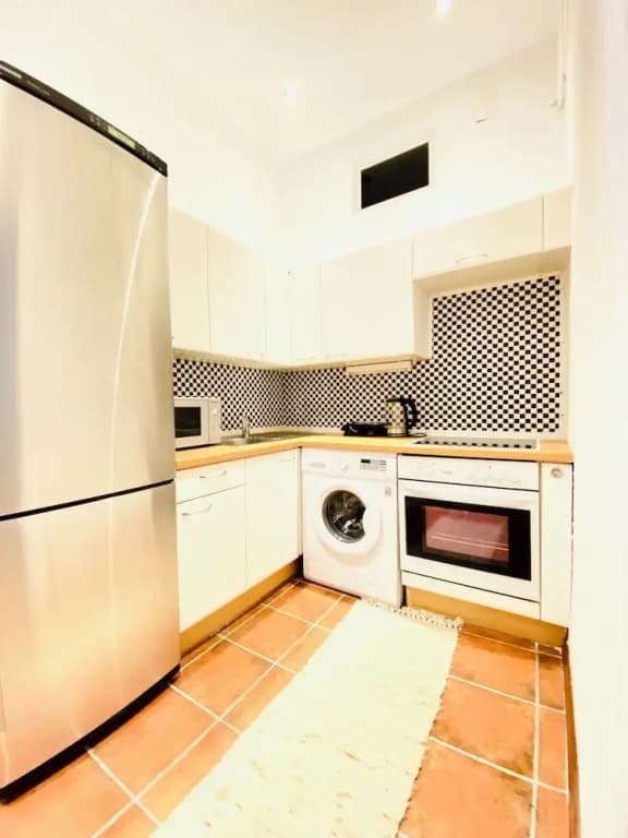 Cozy 2BR Apartment Close to Westbahnhof - photo 6