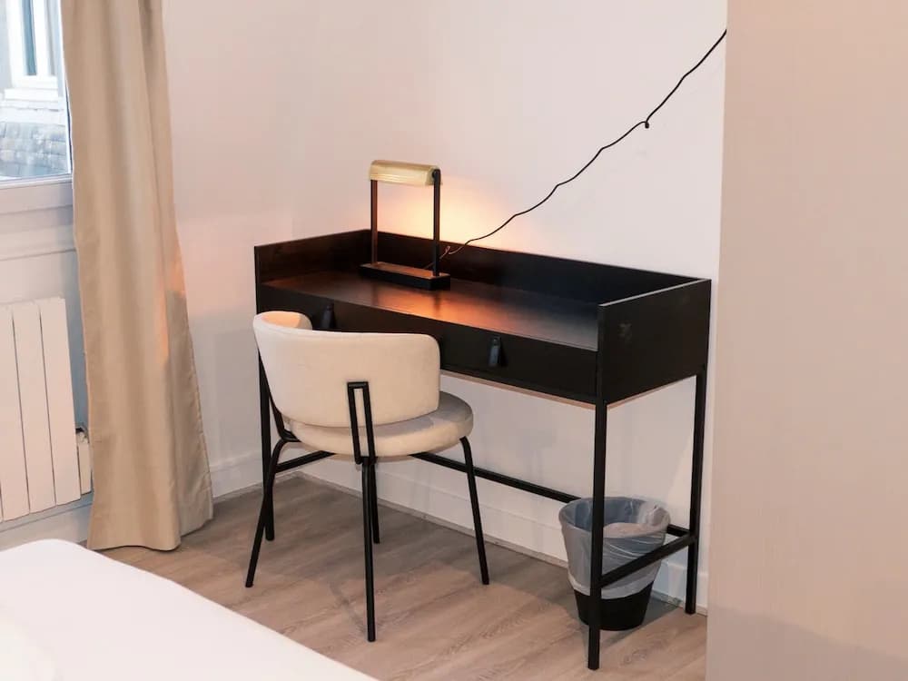 Copernic Right Luminous 2BR Apartment in Paris - photo 5