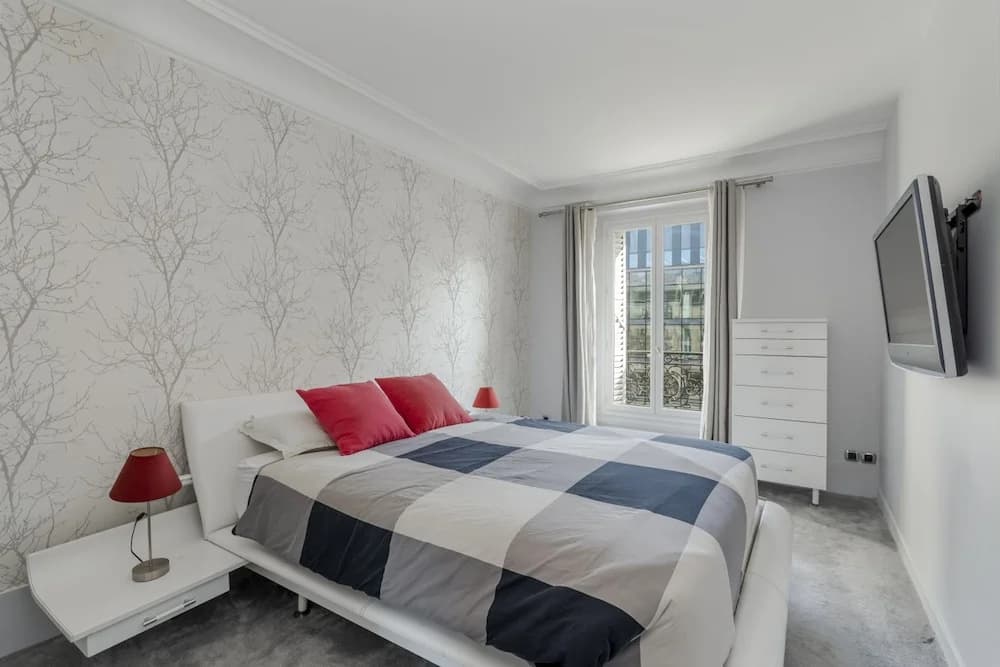 Luxury 4 Bed Residence - Next to Arc de Triomphe - photo 13