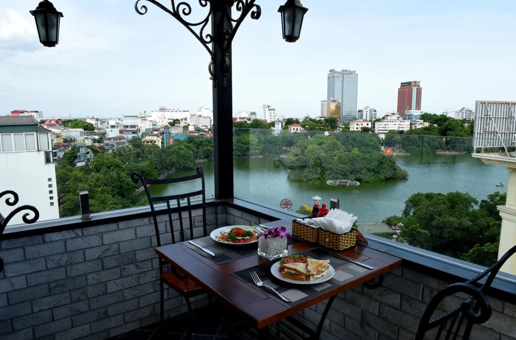 Centre Point Hanoi Hotel - photo 18