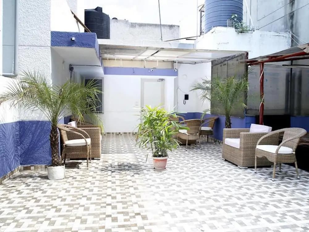 Room in Guest Room - Maplewood Guest House, Neeti Bagh, New Delhiit is a Boutiqu Guest House - Room 2 - photo 5