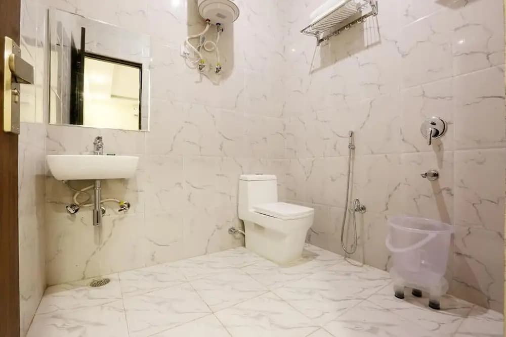 Hotel Peridot Near IGI Delhi Airport - photo 8