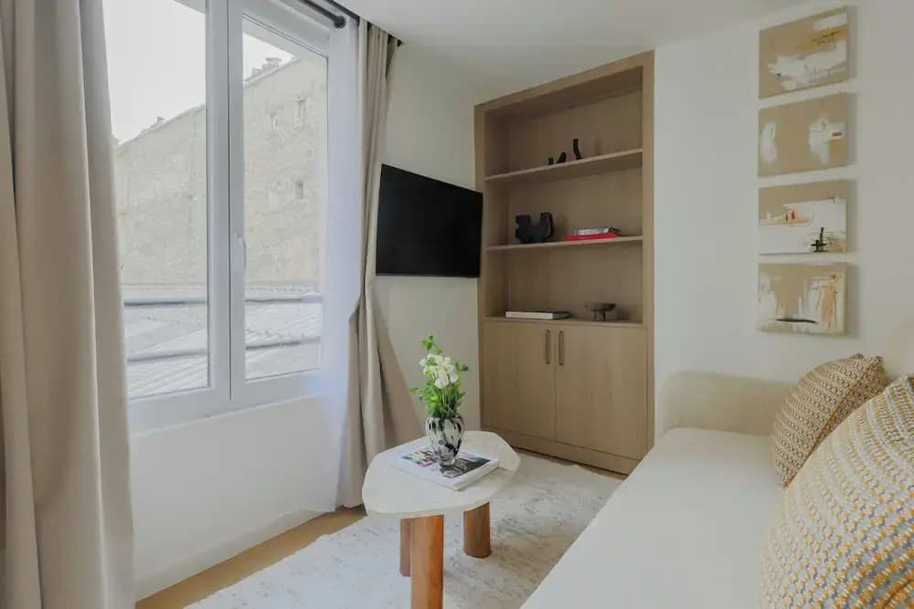 Magnificent Apartment -1br-4p- Canal Saint-martin - photo 9