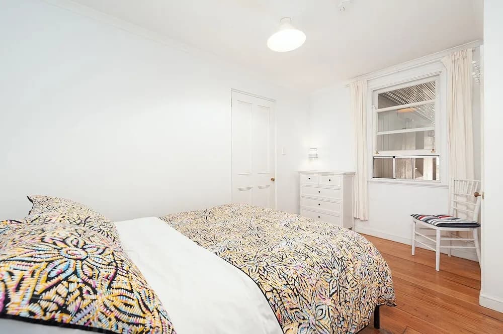 Charming Centrally Located 2 Bedroom Accommodation - photo 3