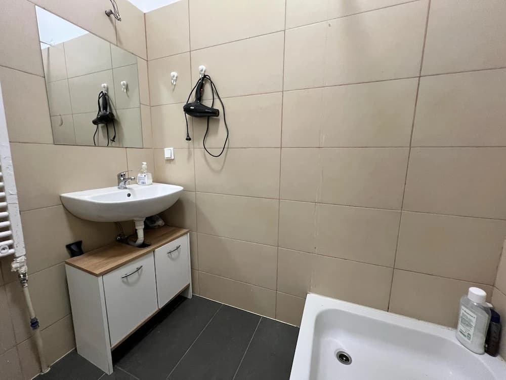 Cozy 3BR shared Apt. Wien Simmering - photo 6