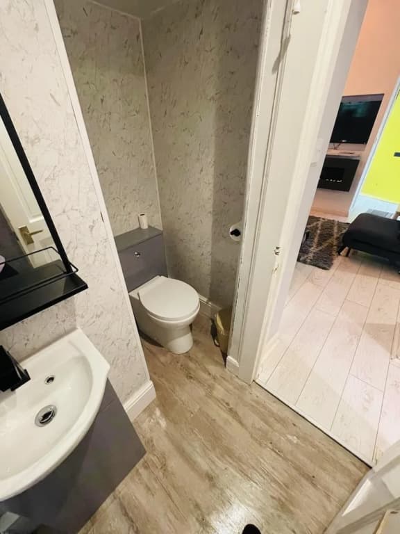 Unique two bed Main Door Flat at the Meadows - photo 4