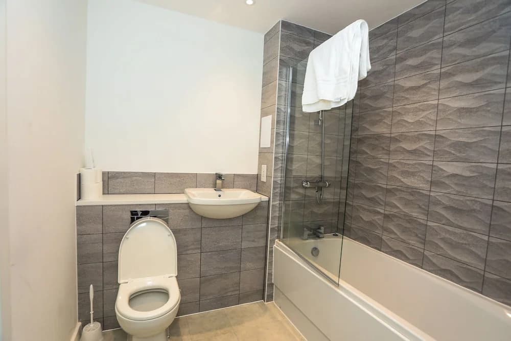 Exquisite One Bed Apartment - photo 8