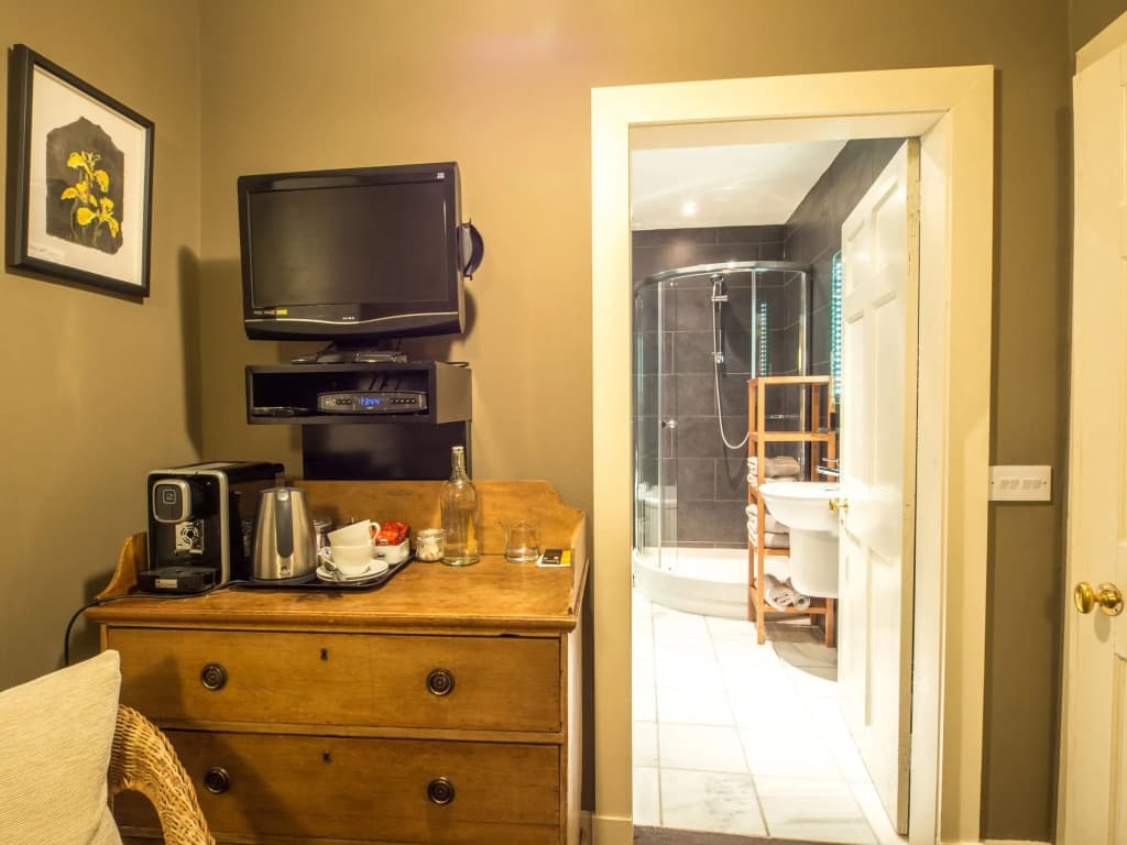 Six Brunton Place - photo 6