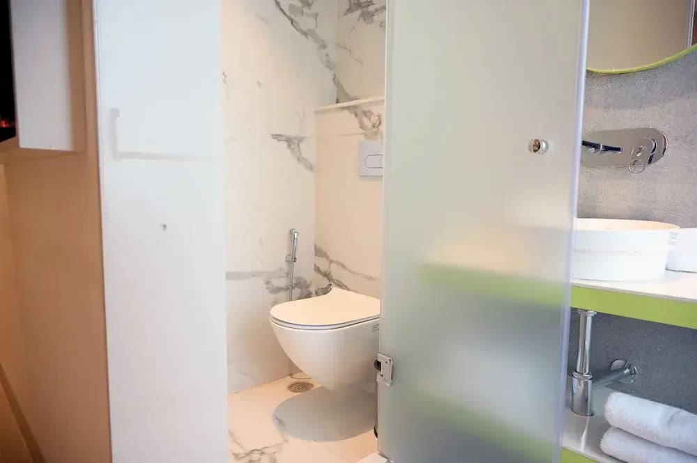 Hotel Le Roi Express Karol Bagh - photo 26