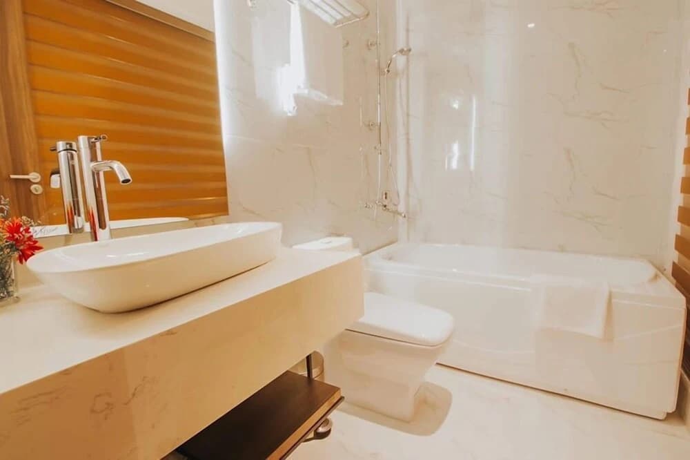 Lupin Boutique Hotel by OYO Rooms - photo 11