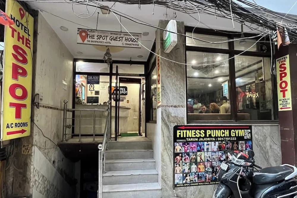 Hotel Spot Inn Paharganj Near New Delhi Railway Station - photo 12