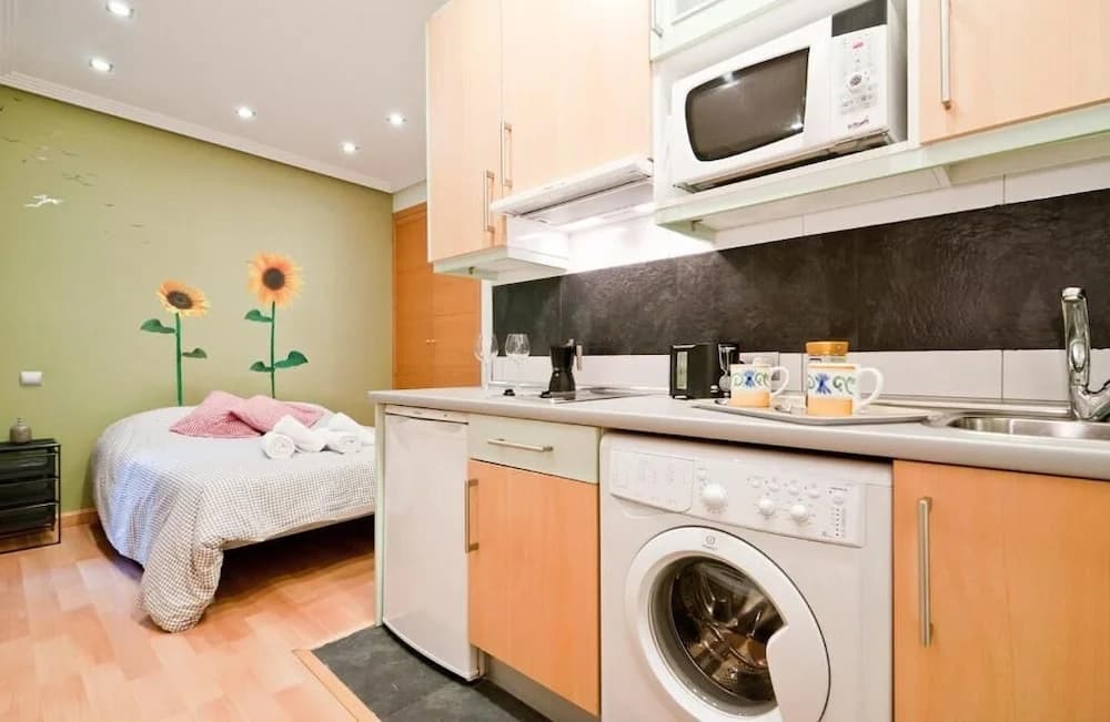 Gran Via Studio Apartments - photo 3