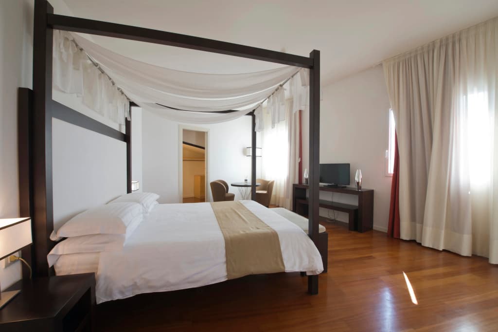 Eden Rock Resort - photo 2