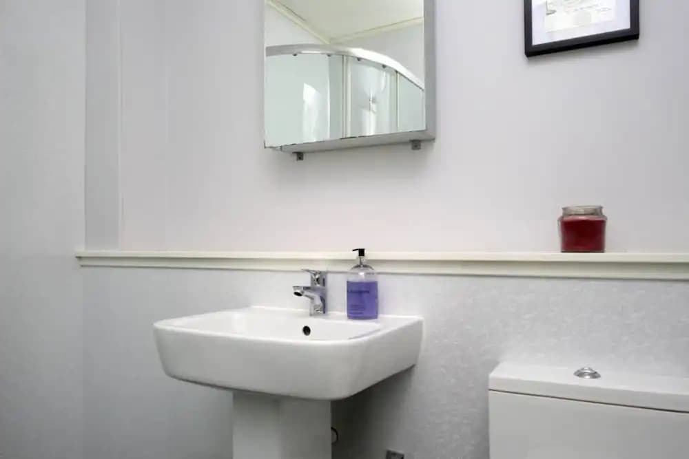 2 Bedroom Canalside Apartment - photo 8