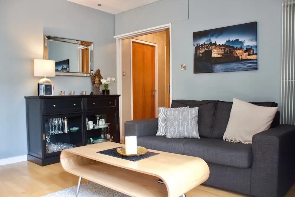 Royal Mile 2 Bedroom Apartment - photo 5