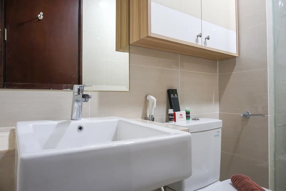 Modern Studio Room Puri Mansion Apartment - photo 6