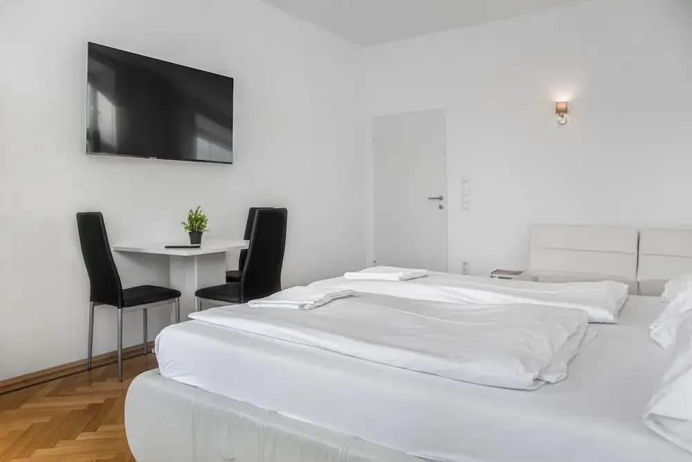 Spacious 7BR Apartment Hauptbahnhof - photo 4