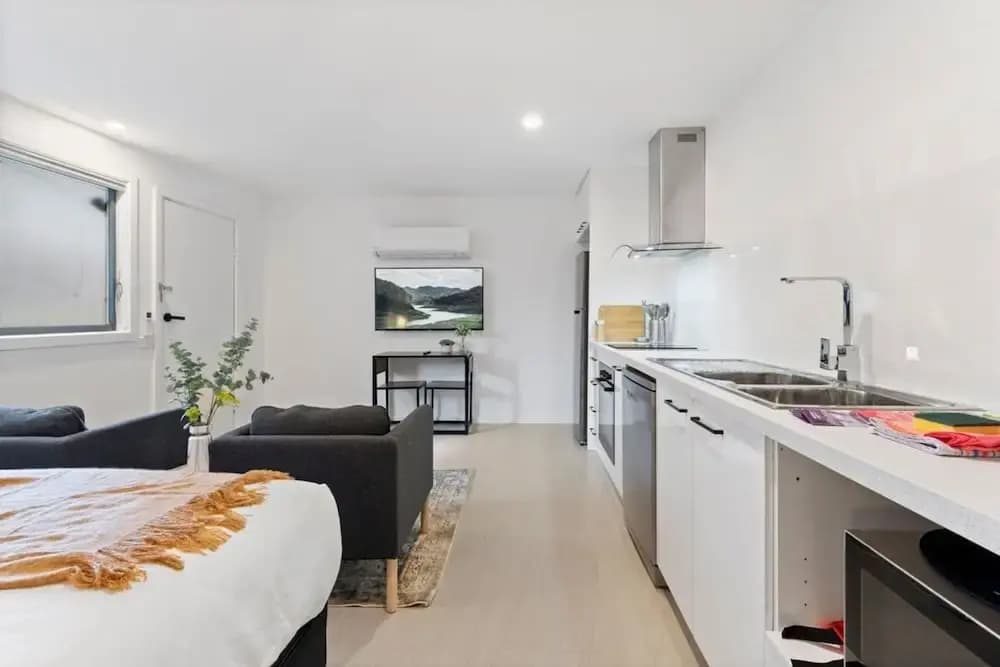 Cozy 1-bed Studio Near Cafes and Shops - photo 11
