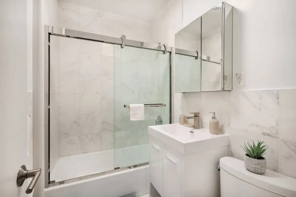 444-4e Contemporary 2BR in Hell s Kitchen - photo 6
