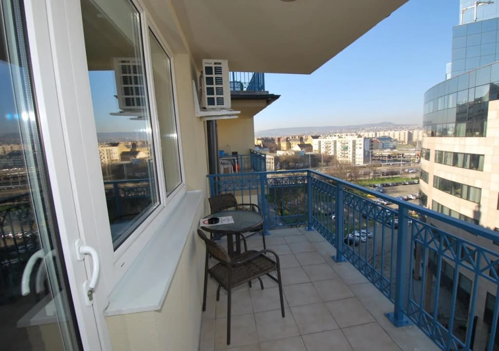 Arpad Bridge Apartments - photo 5
