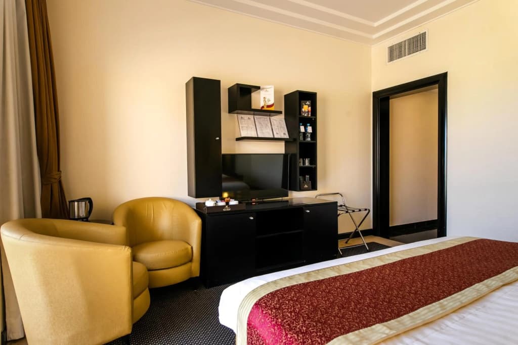 Royal Beach Hotel & Resort - photo 3