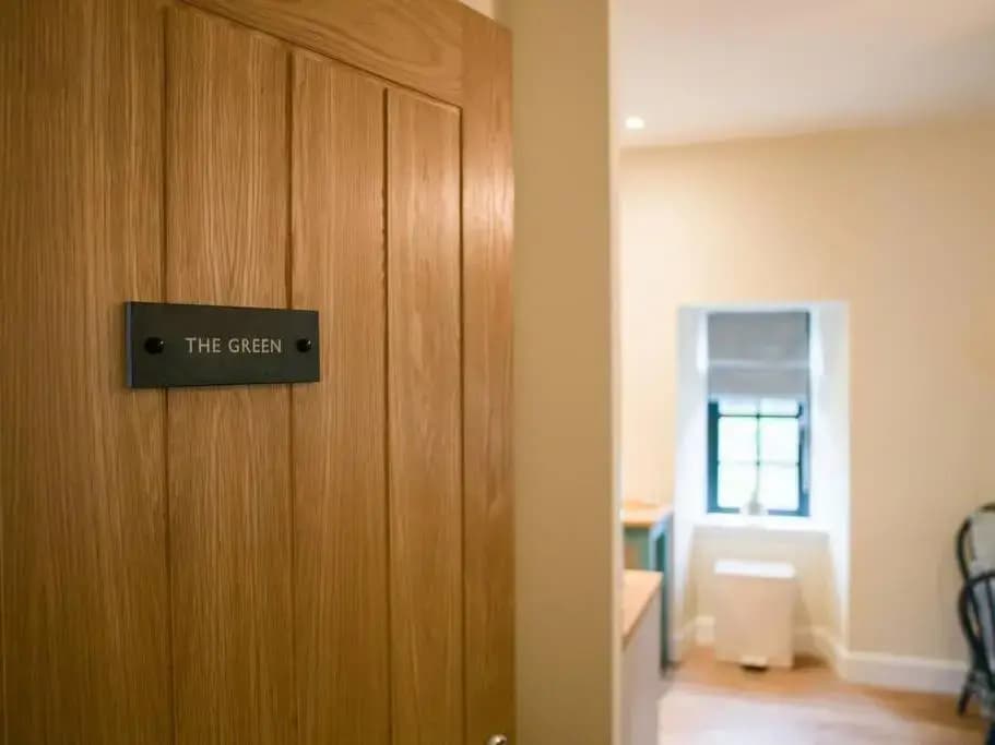 Stunning Edinburgh 1820s Stables Converted Studio - photo 2