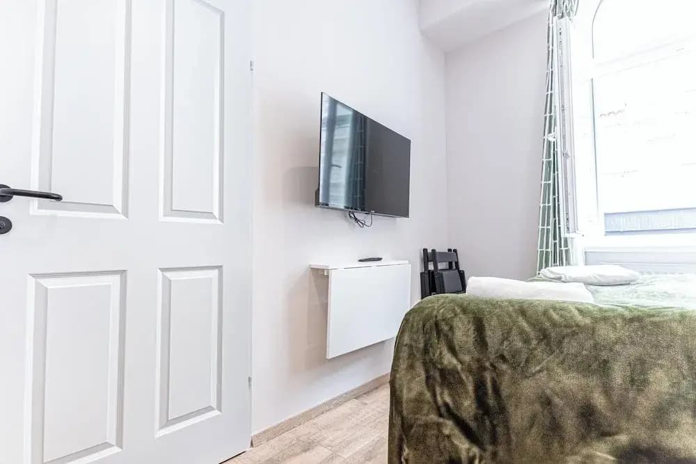 4BR Apt. for Groups 6-Min to Stadthalle - photo 27