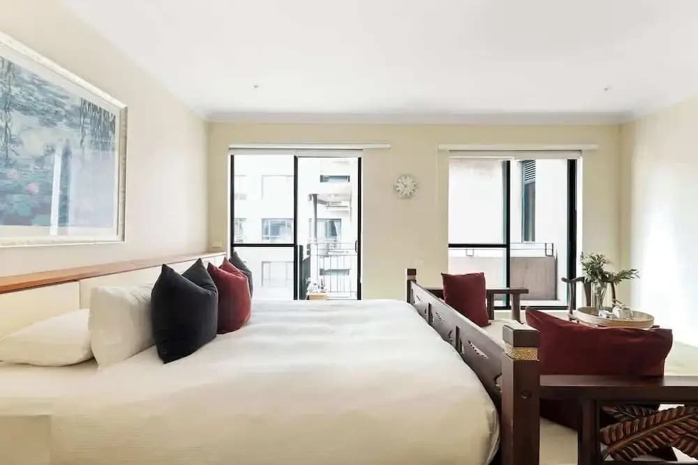 Stylish & Cozy 4BR Retreat With Free Parking - photo 15