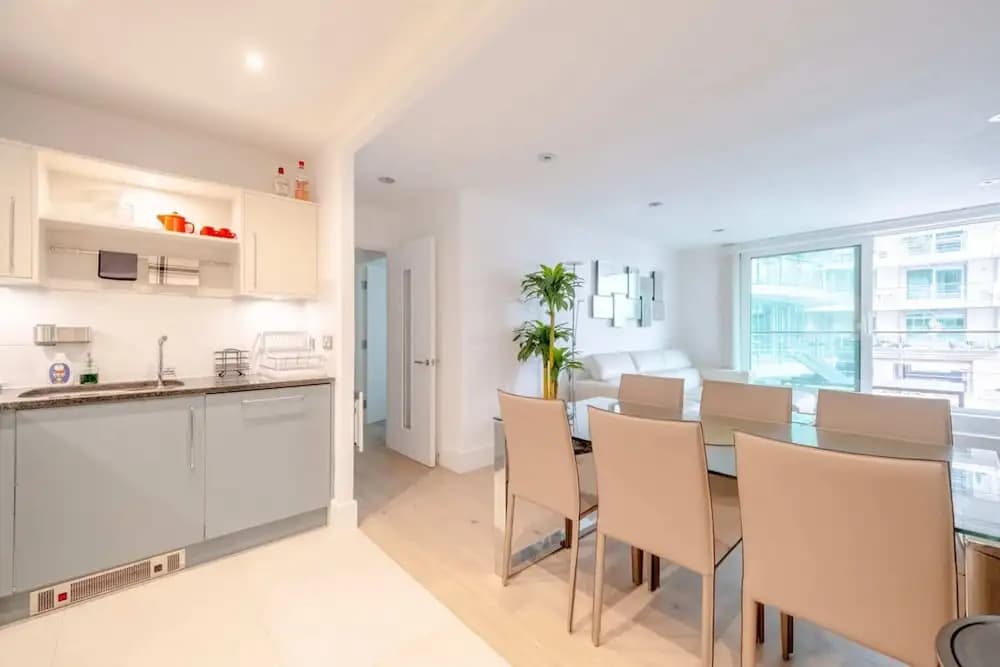 Central 2BD Flat w/ River View Balcony - Vauxhall! - photo 15