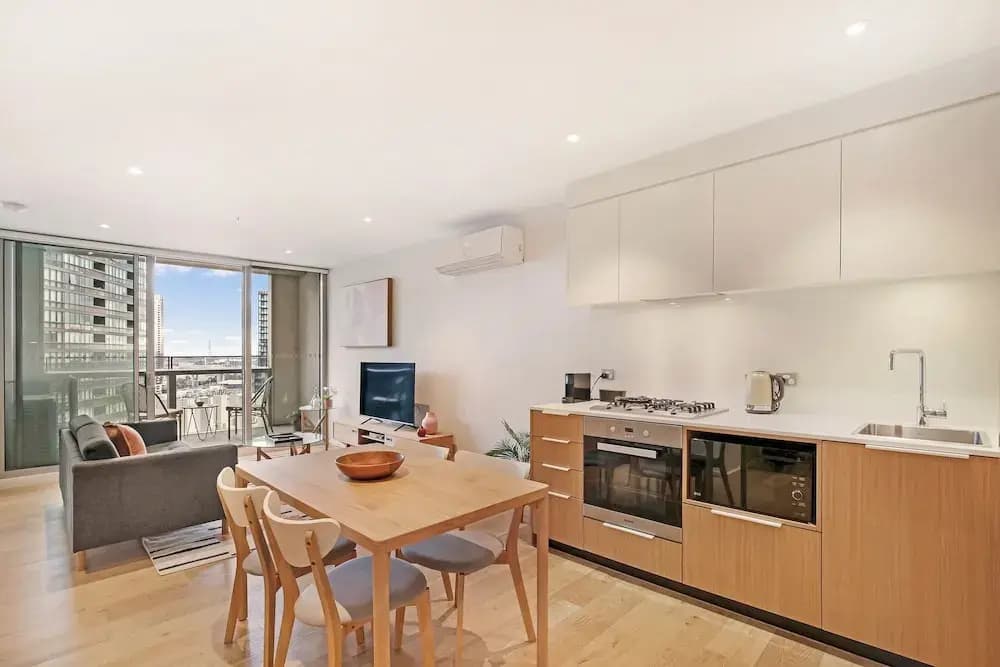 888 Collins - photo 17