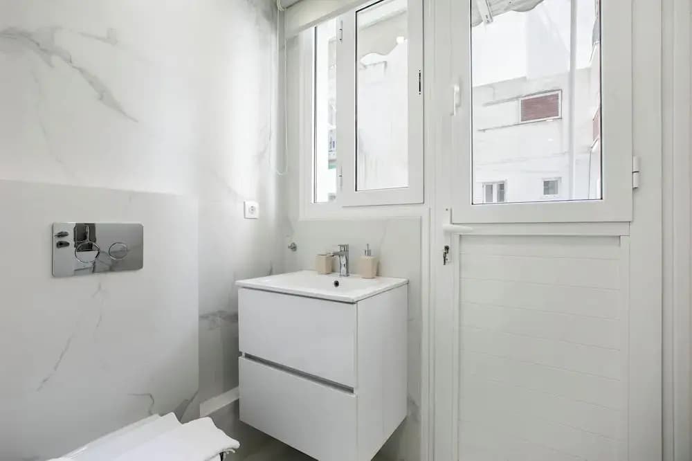 Mellow 2-Bedroom Apartment in Athens - photo 8
