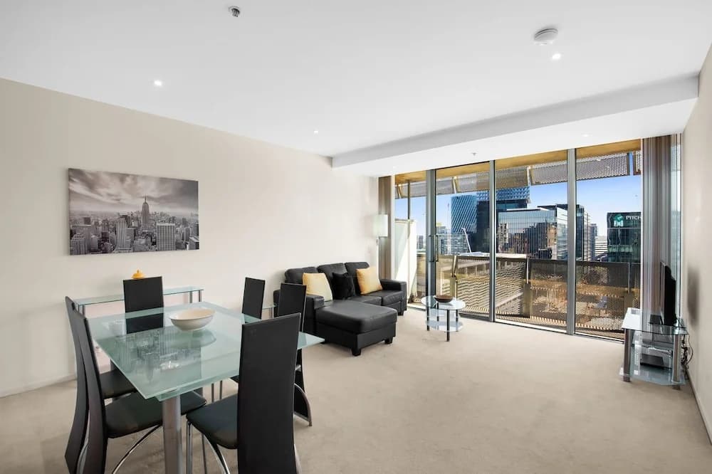 Living Corporate Liberty Tower - photo 3