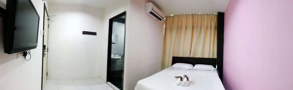 Hotel CheckedInn - photo 6