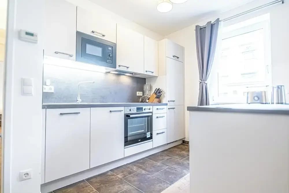 Modern 1BR 1LR Apt Donaustadt Area - photo 2