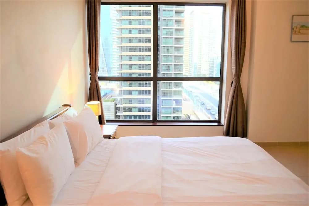 Large 1 Bed - Affordable fully furnished 1BR with balcony and a great marina view! - LSE - photo 3