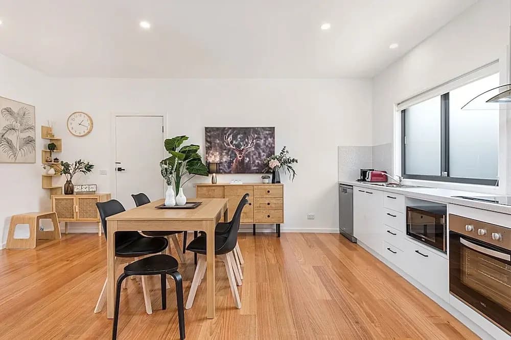 Gorgeous 3-bed House With Spacious Shared Backyard - photo 11