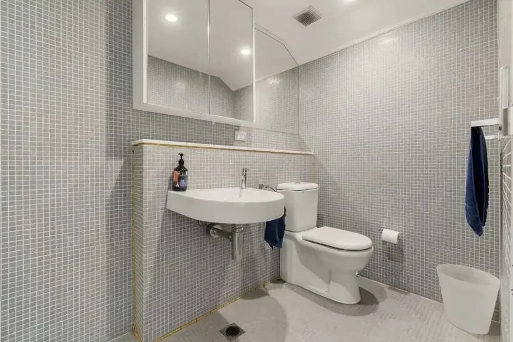 Poolside Apartment Opposite Redfern Park - photo 8