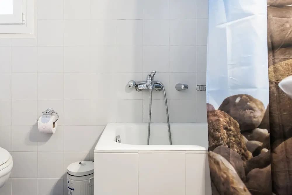 Charming Acropolis Metro Apartment - photo 8