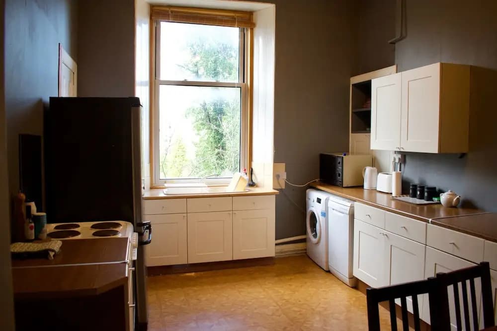 Traditional 3 Bedroom Apartment in Bruntsfield - photo 6