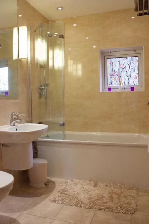 Royal Mile 2 Bedroom Apartment - photo 14