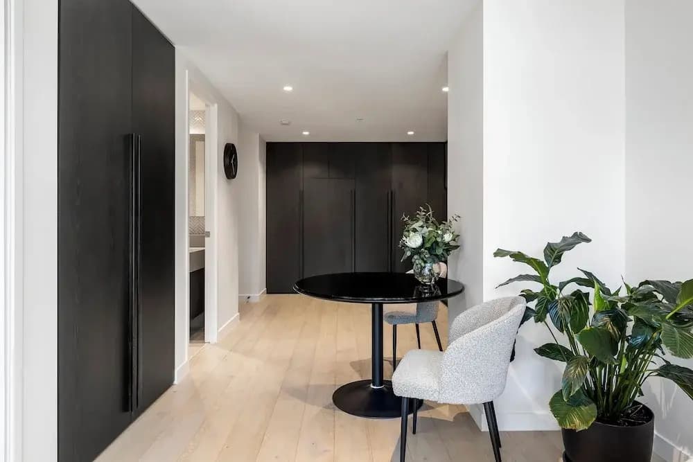 Luxuria Apartments - Collins House - photo 14