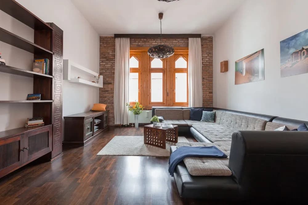 Supercentral Spacious Apartment - photo 12